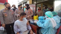 Polrestabes Bandung Gelar Vaksinasi Massal bagi Warga di Eks Lokalisasi Saritem<
