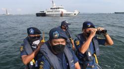 KPLP Patroli di Perbatasan Kepulauan Riau dan Singapura