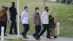 Presiden Jokowi Didampingi Gubernur Ridwan Kamil Tinjau Vaksinasi Massal
