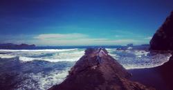 Di Balik Keindahan Pantai Watu Ulo Jember, Ternyata Ada Penampakan Naga Tidur