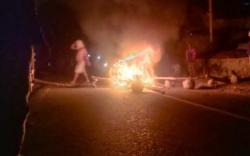 Dimaki Kata Anjing oleh Orang Tua Murid, Keluarga Kepsek di Dompu Blokir Jalan