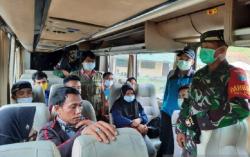 Hendak Masuk ke Malaysia secara Ilegal, 8 Warga Jatim Diamankan di Jagoi Babang