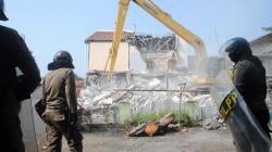 Tidak Memiliki Izin IMB, Kontrakan 4 Lantai Dibongkar Satpol PP Bogor