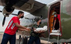 Cegah Karhutla dengan TMC, Puluhan Ton Garam Mulai Disemai di Langit Sumsel<