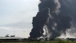Kilang Minyak Pertamina Masih Terbakar, Asap Hitam Membubung Tinggi