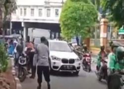 Video Kepanikan Pengemudi Ojol Warnai Razia Parkir Liar di Tamansari