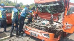 Tabrakan di Tol Rawamangun Arah Tanjung Priok, Bagian Depan Truk Ringsek