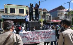 Demo di Mapolres Pinrang, Mahasiswa Desak Polisi Usut Kasus Dugaan Pungli SIM