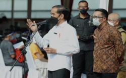 Didampingi Ridwan Kamil, Jokowi: Vaksinasi Massal di Bekasi Jadi Percontohan Nasional<