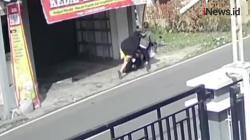 Aksi Heroik Emak-Emak Kejar Pencuri Terekam CCTV