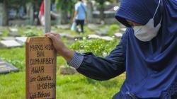 Suasana Haru Pemakaman Markis Kido di TPU Kebon Nanas