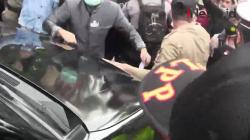 Ricuh, Mobil Bupati Lampung Utara Dihadang Demonstran