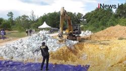 Video Ribuan Botol Air Zam-Zam Dimusnahkan Bea Cukai Batam
