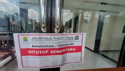 Gegara Rawat Pasien Covid-19 Tanpa Izin, Klinik Kesehatan di Karawang Disegel 