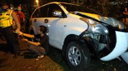 Kabur Dikejar Polisi, Mobil yang Ditumpangi Pasangan Kekasih Ringsek Hantam Pohon di Bogor