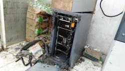 Pencuri Nekat Bobol ATM Minimarket di Karawang dengan Las, Rp800 Juta Amblas<