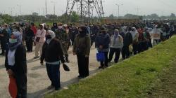 Vaksinasi Massal Diikuti 5.000 Warga Bandung Raya, Ribuan Orang Serbu Stadion GBLA<
