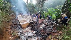Pria di Tasikmalaya Ngamuk Serang Orang Tua Pakai Golok dan Bakar Rumah