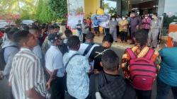 Protes, Puluhan Peserta Bintara Noken Polri Temui Pimpinan DPRD Papua Barat