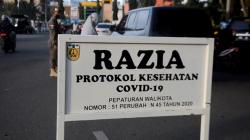  Satgas Covid-19 Banda Aceh Gencar Razia Prokes, Pelanggar Dihukum Menyapu Jalan