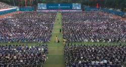 Video  Upacara Wisuda Kelulusan Tanpa Prokes Digelar Universitas Wuhan