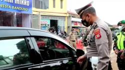 Bandung Raya Siaga 1 Covid-19, Petugas Gabungan Gelar Penyekatan di Cileunyi<