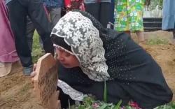 Isak Tangis Istri Iringi Pemakaman Jenazah Wartawan Tewas Ditembak OTK di Simalungun