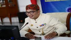 Ridwan Kamil Apresiasi Insentif Ayam Hidup bagi Lansia yang Divaksin<