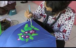 Unik, Lukisan Payung Karya Siswa Difabel Ini Menarik Perhatian Bupati Kendal