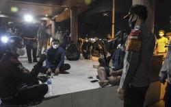 Tekan Penyebaran Covid-19, Petugas Gabungan Gelar Operasi Yustisi di Alun-alun Bekasi