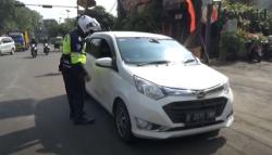 Video Razia Penyekatan Bandung dan Purwakarta, Puluhan Kendaraan Diputar Balik
