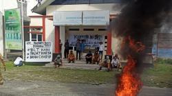 Gaji Tak Dibayar 10 Bulan, Aparat Desa Segel Kantor Kades Marana Kabupaten Donggala