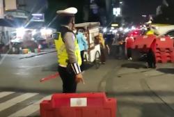 Video 10 Titik Jalan Ibu Kota Disekat, Begini Suasana di Jalan Sabang Jakpus