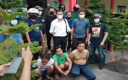 Detik-Detik Warga Serang Polisi yang Hendak Gerebek Kampung Narkoba   