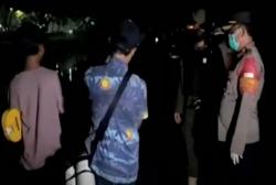  Video Aksi Tarik Menarik Warnai Razia Pembatasan Mobilitas Masyarakat