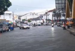 Video Pemkot Tasikmalaya Tutup Jalan untuk Tekan Kasus Covid-19<