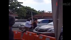 Video Viral Emak-Emak Ngamuk ke Perempuan SPG