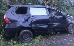 Avanza Bawa 2 Perempuan Seksi Tabrak Pagar Rumah dan Mobil L300 di Lubuklinggau