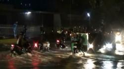 Air Persawahan Meluap, Jalan Penghubung Banyuwangi-Jember Kebanjiran