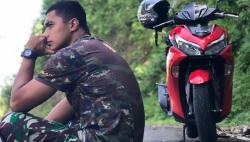 Manganang Pamer Foto Gagah Berseragam TNI, Gombalan Netizen Ini Bikin Geleng-Geleng Kepala<