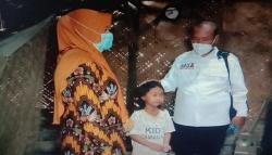 Luar Biasa, Bocah 7 Tahun Urus Ibunya yang Sakit Menahun<