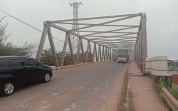  Membahayakan, Jembatan Air Ogan III di Ogan Ilir Banyak Lubang dan Bergetar <