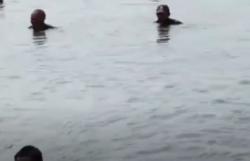 Video Warga di Sumsel Diterkam Buaya saat Cuci Kaki <