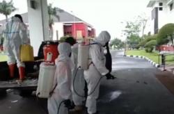 Video Plt Wali Kota Terpapar Covid-19, Balai Kota Tasikmalaya Disemprot Disinfektan<