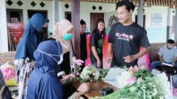 UNS Latih Kemampuan Usaha Petani Bunga Potong di Karanganyar 