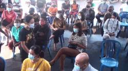 Sampai Antre, Ribuan Warga Gianyar Antusias Ikut Vaksin Massal di Balai Banjar