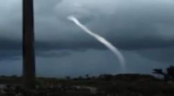 Video Fenomena Alam Waterspout Terjadi di Tamanroya Jeneponto