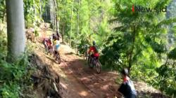 Video Sensasi Bersepeda Menyusuri Alam Pegunungan