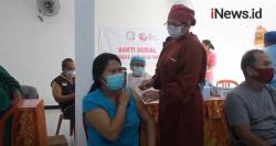 Video Sempat Tertunda, Ratusan Warga Karangasem Ikuti Vaksinasi Massal