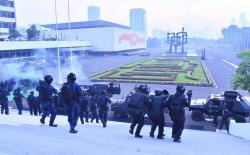 Begini Foto-Foto Satgultor TNI Tumpas Aksi Teroris di Gedung DPR